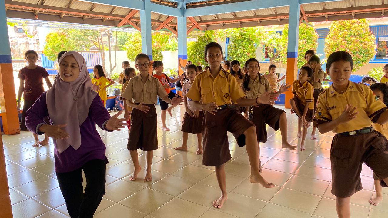 MENARI